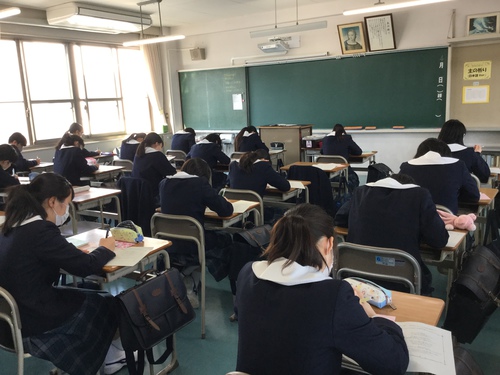 学年始めの祈り３.JPG