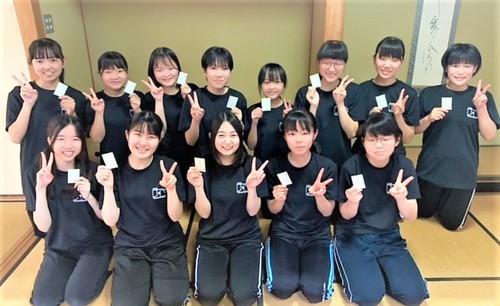 かるた部集合写真.jpg